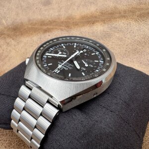 gebrauchte Omega Speedmaster MarkII 327.10.43.50.01.001